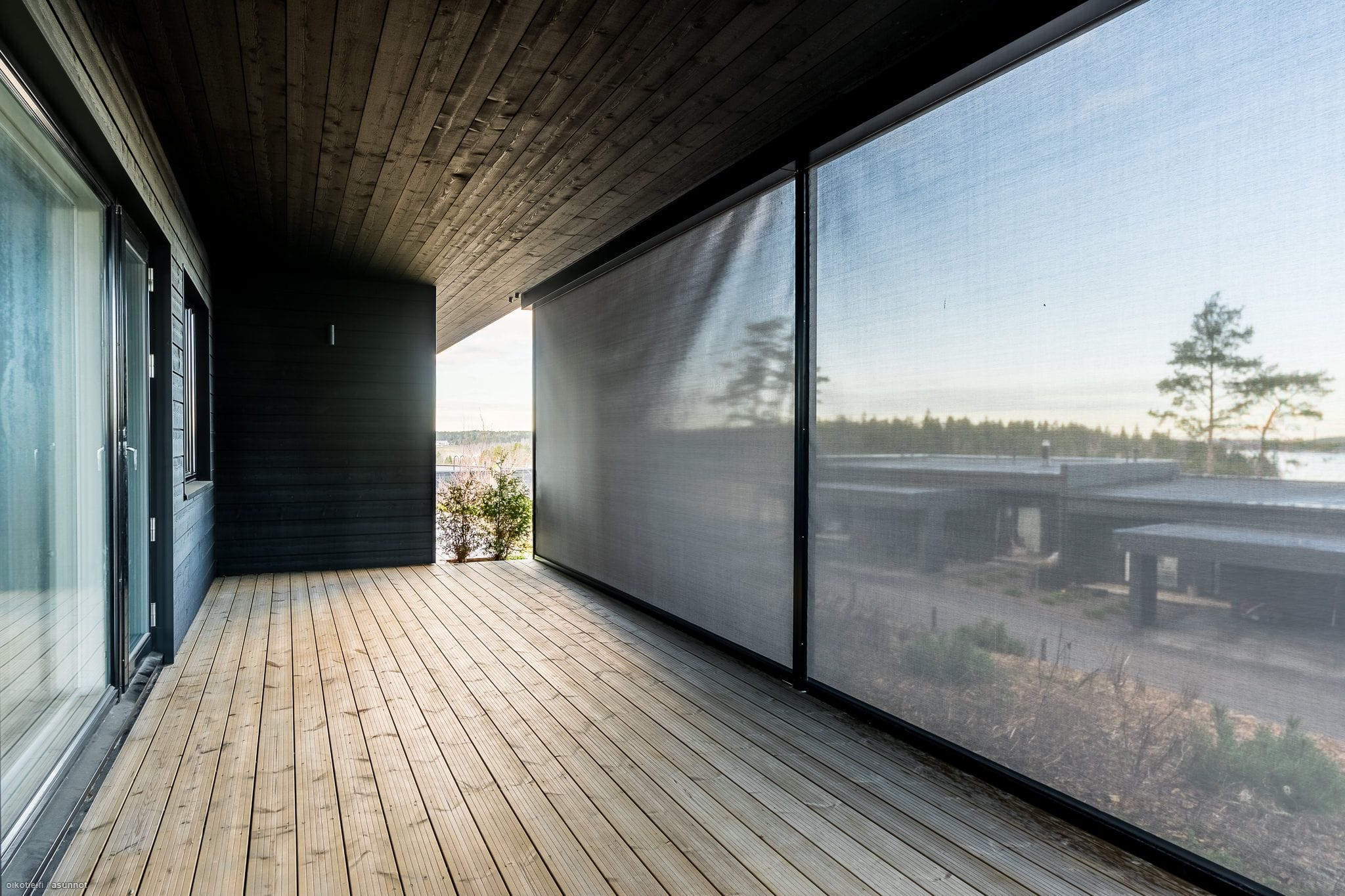 Fixscreen150_SC3030_RAL9005_KaihdinliikeSandberg(28)