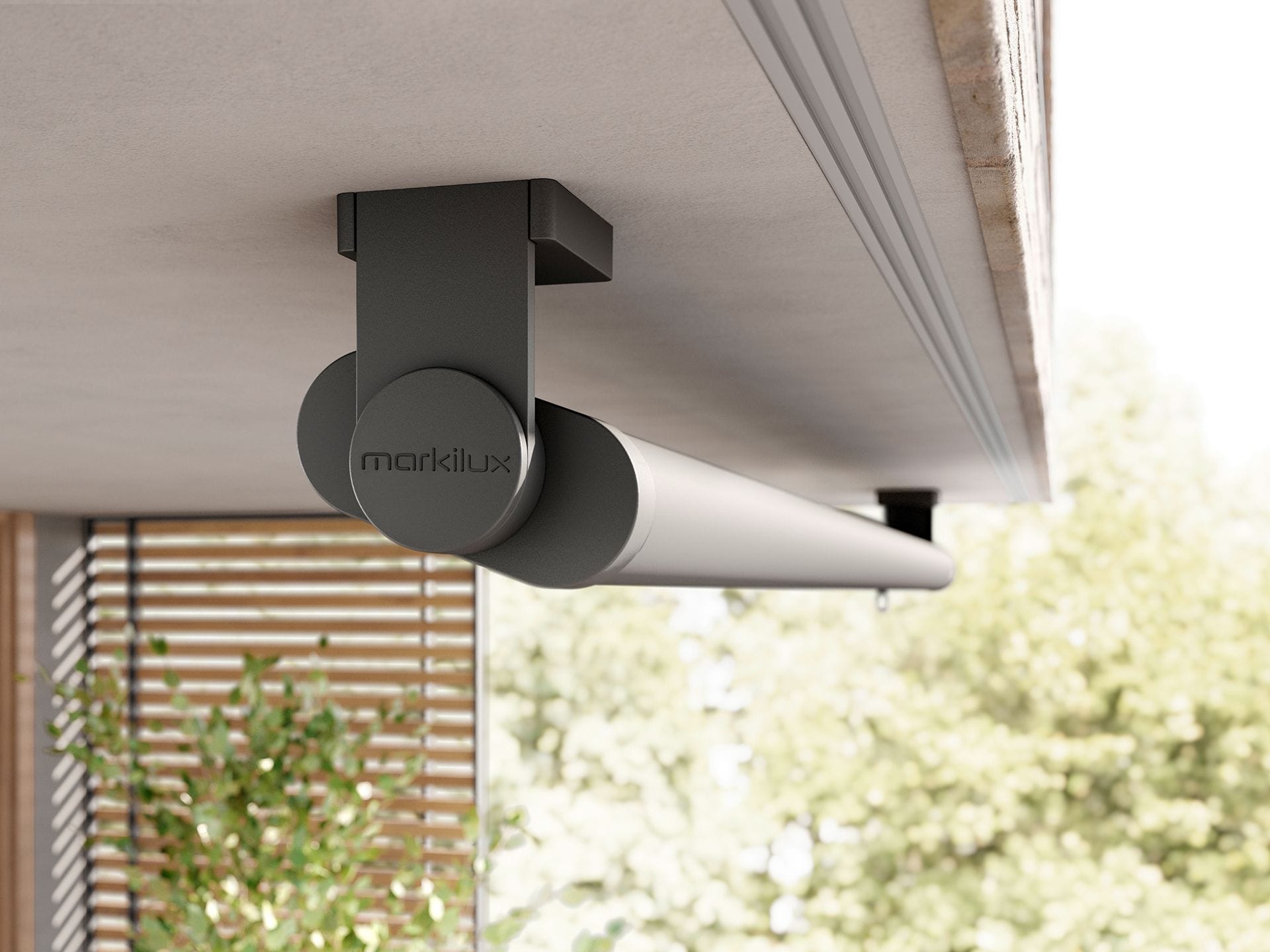 detailed-view-of-the-closed-full-cassette-of-the-markilux-900-balcony-awning